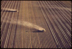 SPRAYING_FERTILIZER